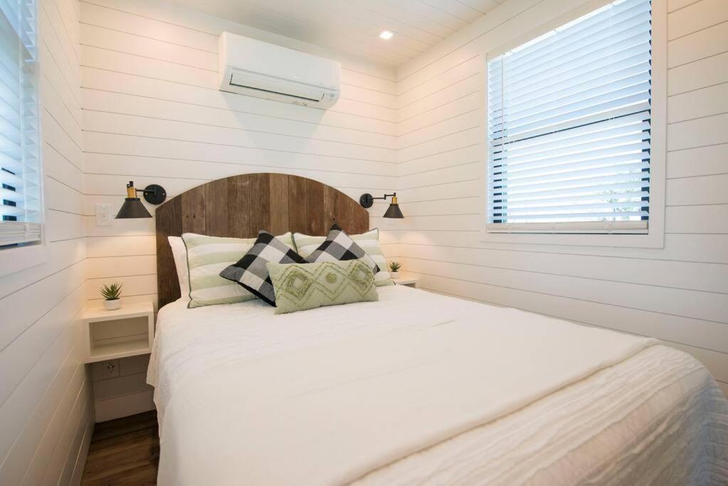 Container Home With Rooftop Views And Pickleball-Pecan Grove Bellmead Dış mekan fotoğraf