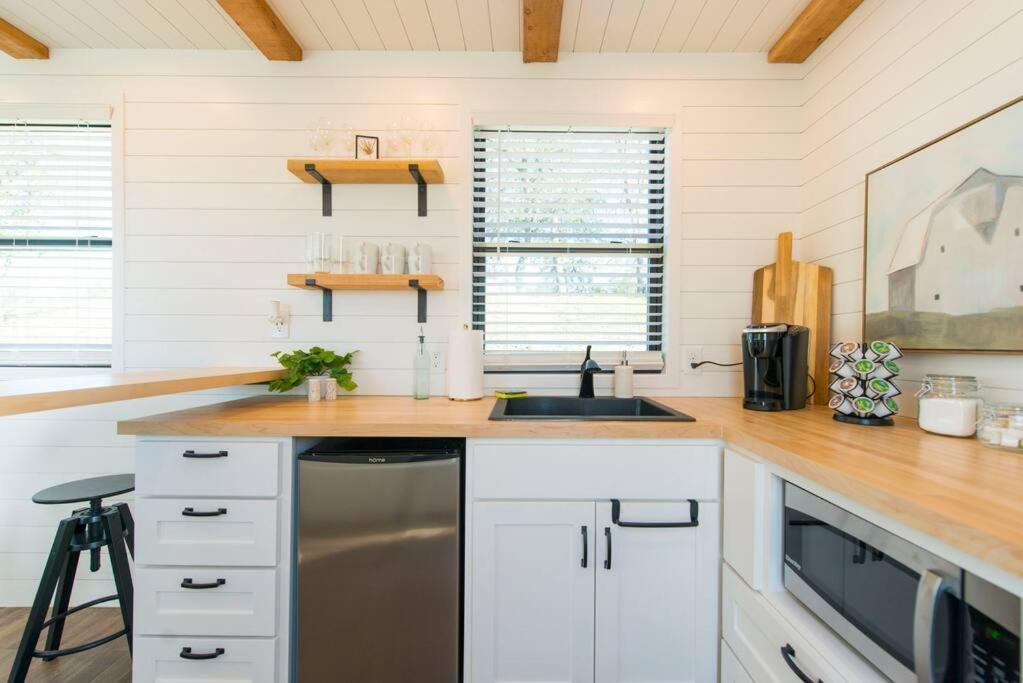 Container Home With Rooftop Views And Pickleball-Pecan Grove Bellmead Dış mekan fotoğraf