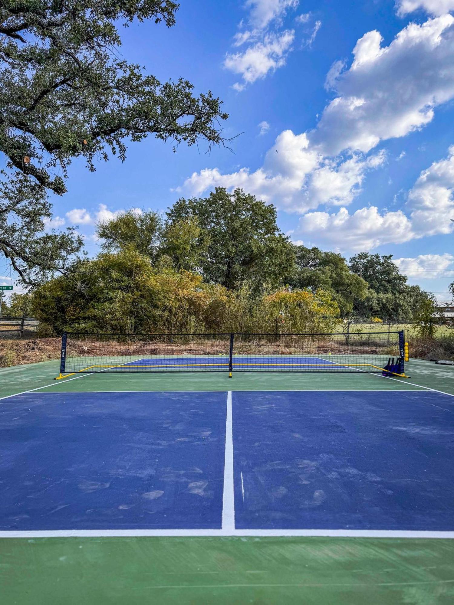 Container Home With Rooftop Views And Pickleball-Pecan Grove Bellmead Dış mekan fotoğraf