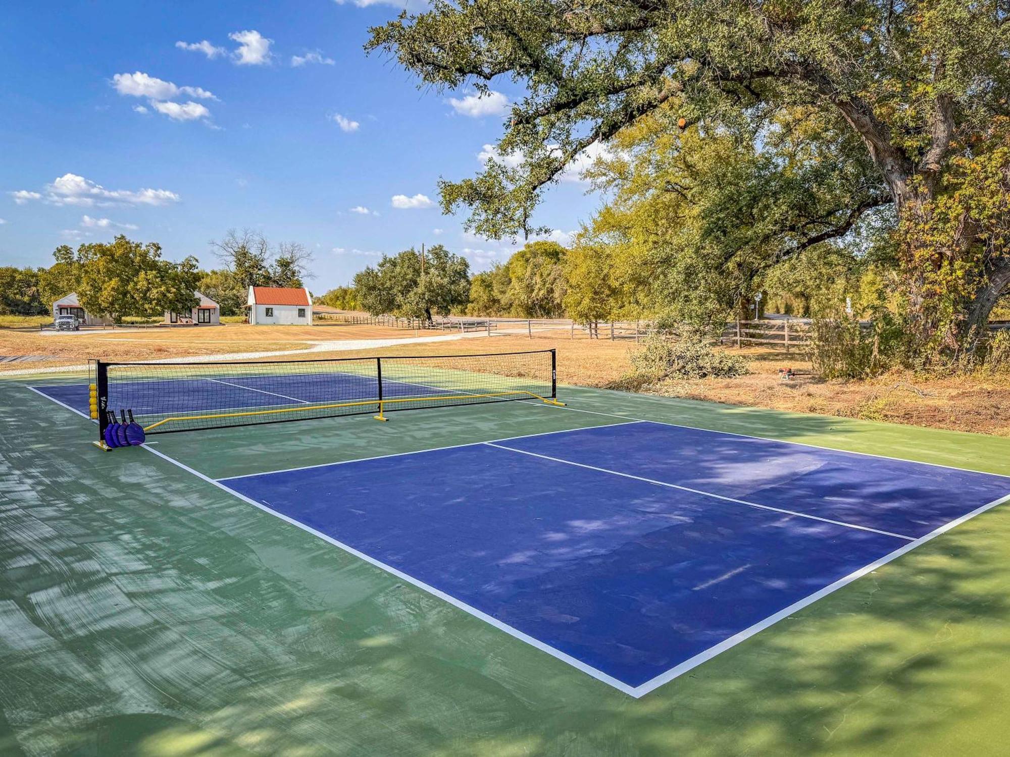 Container Home With Rooftop Views And Pickleball-Pecan Grove Bellmead Dış mekan fotoğraf