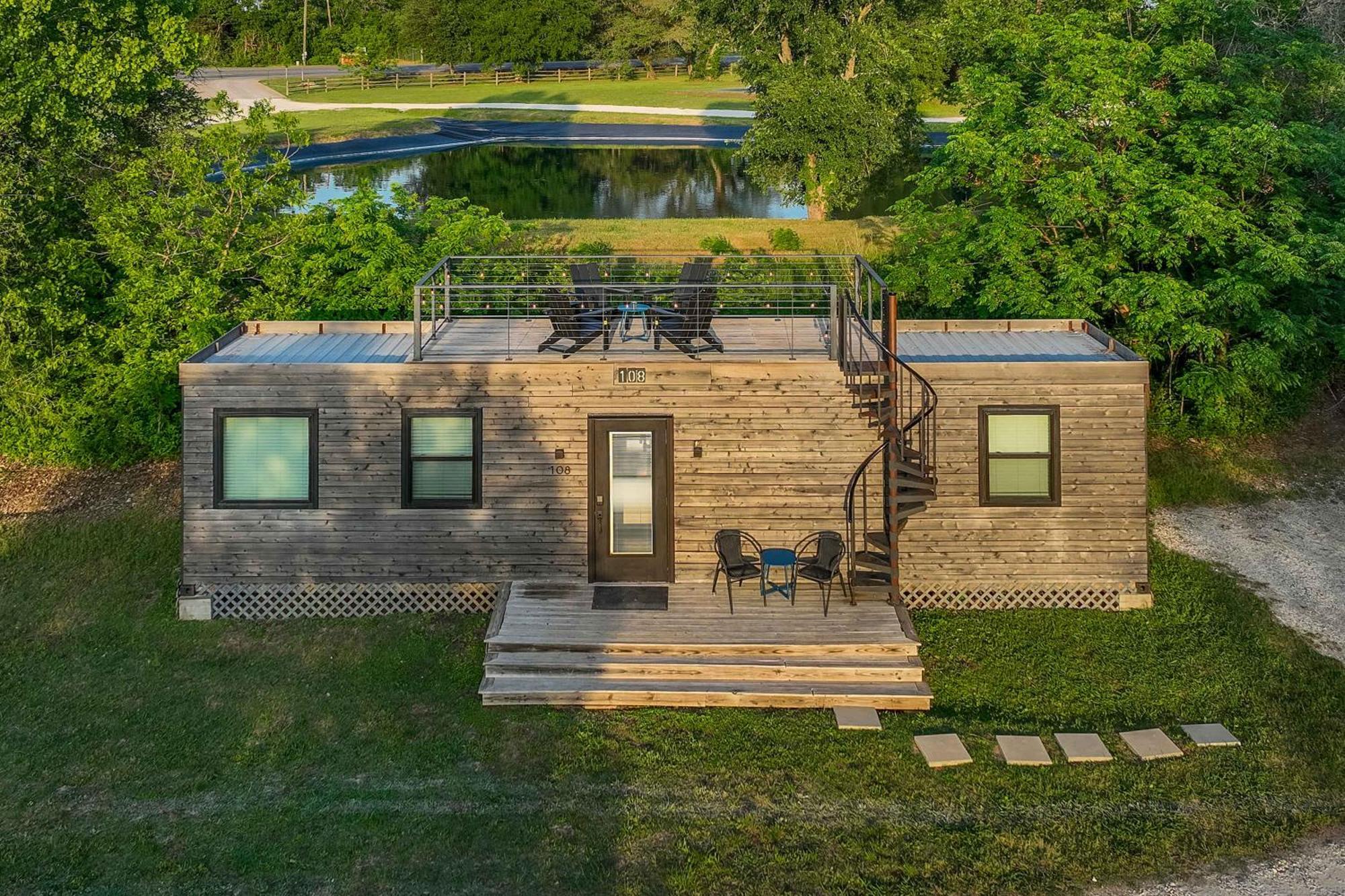 Container Home With Rooftop Views And Pickleball-Pecan Grove Bellmead Dış mekan fotoğraf