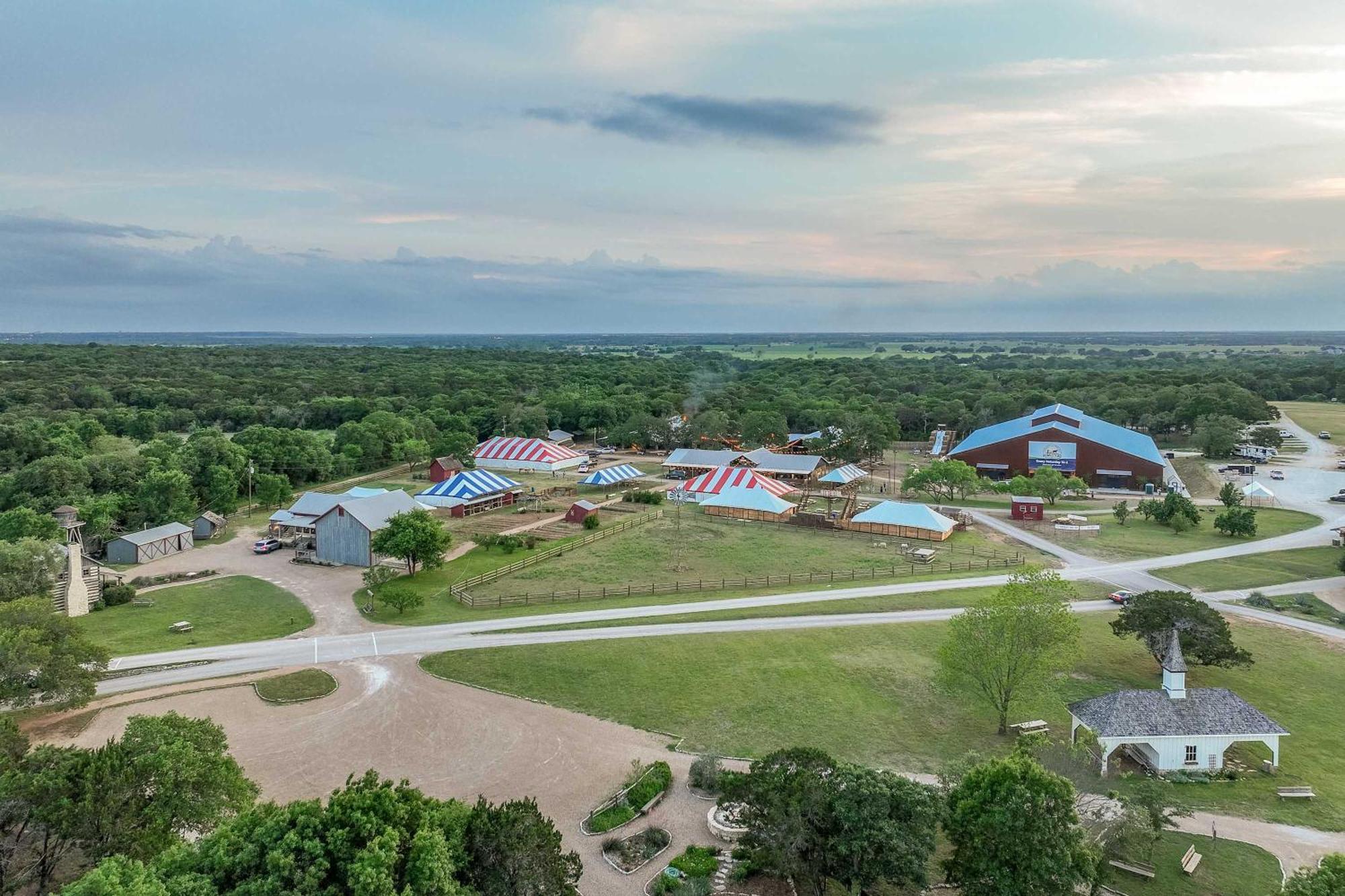 Container Home With Rooftop Views And Pickleball-Pecan Grove Bellmead Dış mekan fotoğraf