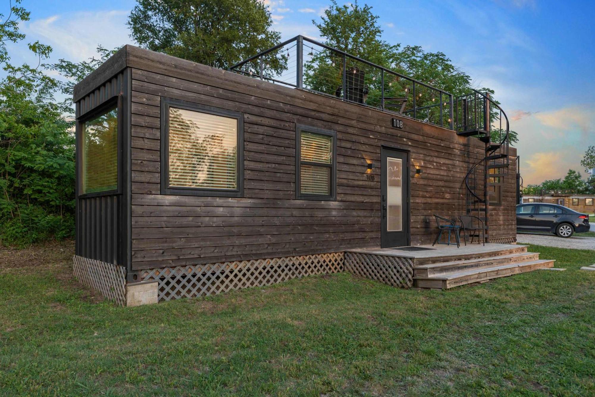 Container Home With Rooftop Views And Pickleball-Pecan Grove Bellmead Dış mekan fotoğraf