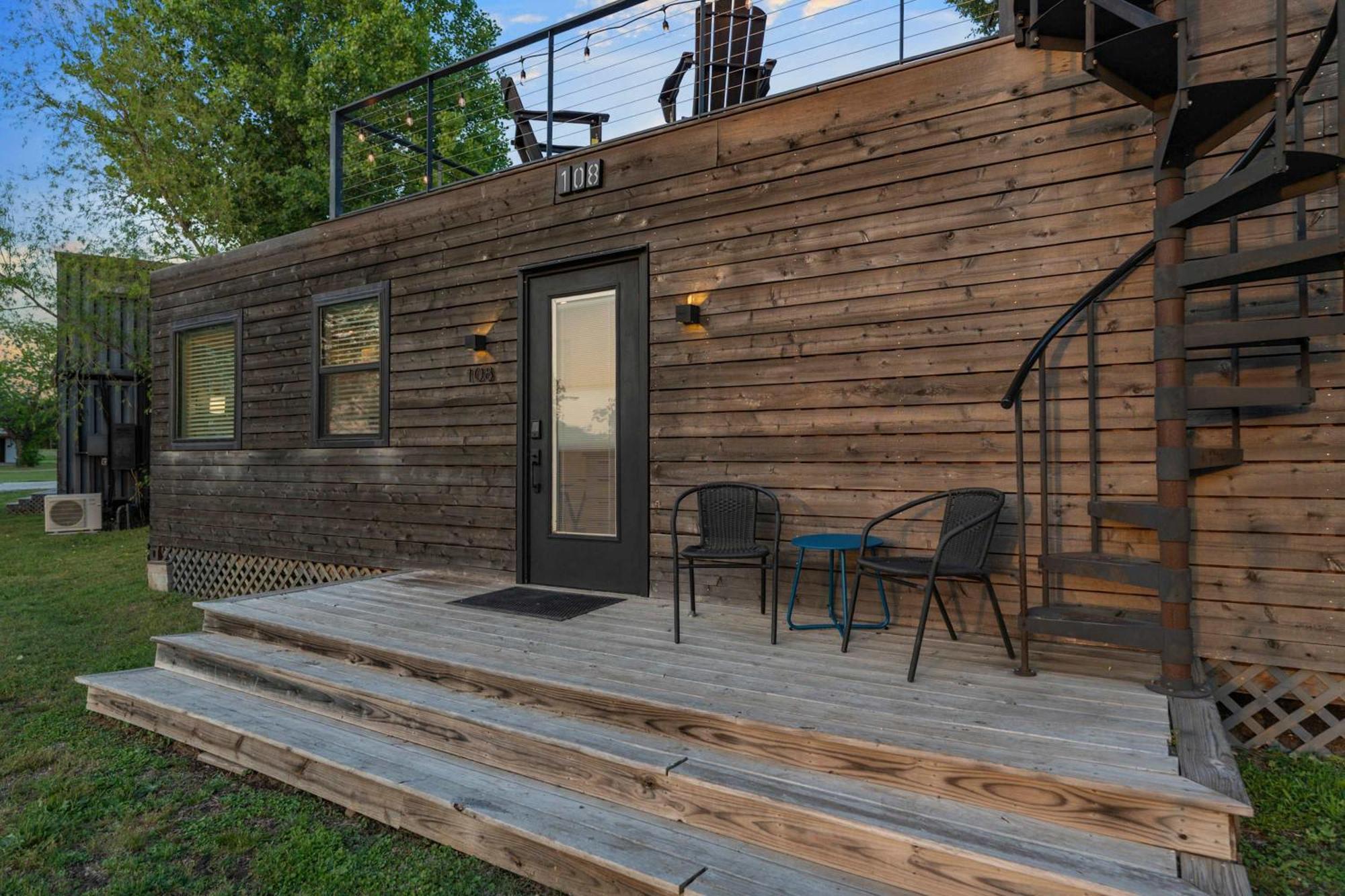 Container Home With Rooftop Views And Pickleball-Pecan Grove Bellmead Dış mekan fotoğraf