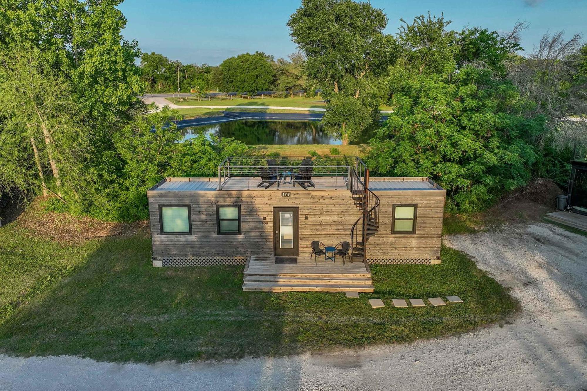 Container Home With Rooftop Views And Pickleball-Pecan Grove Bellmead Dış mekan fotoğraf